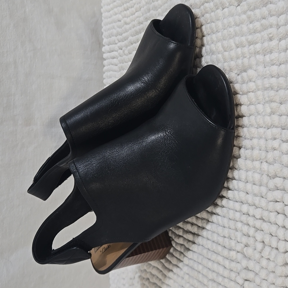 Clarks Deva Jayleen Black Leather Peep Toe Slingback Block Heel Sandals size 9.5